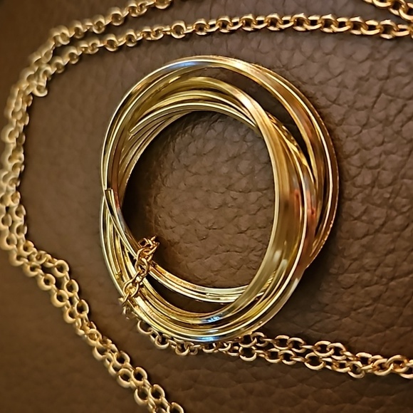 3/$20 Nesting Circles Pendant Long Chain Sweater Necklace - Picture 3 of 4